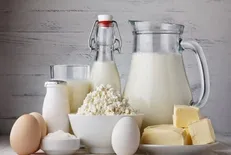 نقش مایعات و لبنیات در افزایش میزان شیر مادر