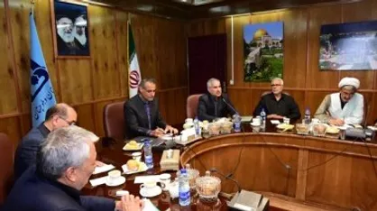 دانشگاهیان باید در راستای رفع مشکلات مردم و جامعه قدم بردارند