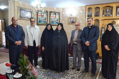 رئیس بنیاد شهید با خانواده «شهیدان طوقانی» دیدار کرد/ یاد و نام شهدای جنگ باید با روایتگری زنده نگه داشته شود