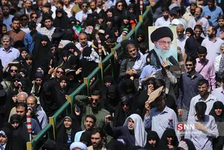 مراسم تشییع پیکر مطهر ۱۵۰ شهید دفاع مقدس در تهران