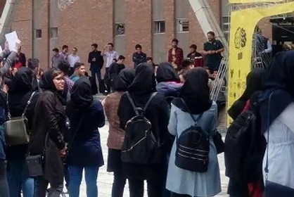 دانشجویان دانشگاه تبریز در اعتراض به مشکلات رفاهی تجمع کردند/ استاد راهنمای اجباری نمی&zwnj;خواهیم