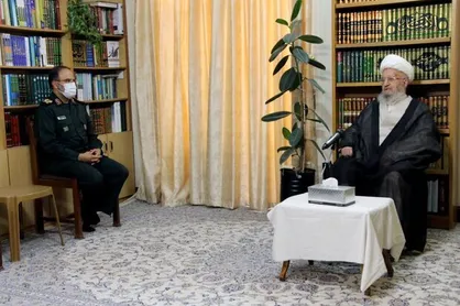 آیت&zwnj;الله مکارم: باید از طریق فضای مجازی اسلام را گسترش داد