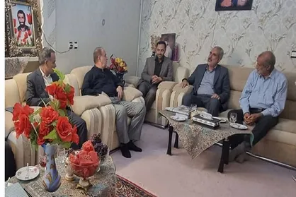 تجلیل وزیر آموزش و پرورش از خانواده شهیدان حاجی&zwnj;بابایی