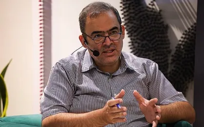 دهباشی: &laquo;کد ۷۰۰&raquo; &nbsp;از سیاست فراتر می&zwnj;رود و یک پیوند جهان&zwnj;شمول ایجاد می&zwnj;کند