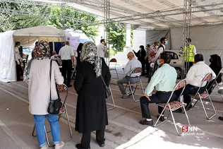 واکسیناسیون کرونا توسط نیروهای اورژانس تهران