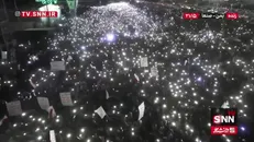 پرچم ایران در میان خروش مردم صنعا پس از پاسخ یمن به تجاوز عربستان