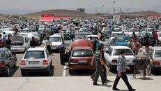 گران شدن خودرو در پی نوسان قیمت ارز/ خرید و فروش در بازار راکد شد