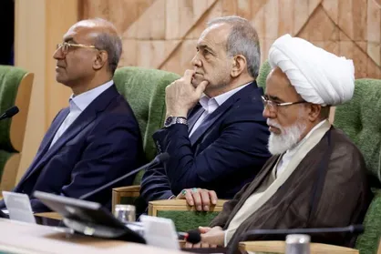 رئیس جمهور: ملت ایران در برابر شدیدترین تهدیدها از عزت خود کوتاه نمی&zwnj;آید
