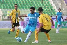 سپاهان نیمه نخست را به استقلال واگذار کرد