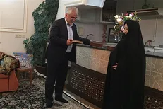 طهرانچی با خانواده شهید شهریاری دیدار کرد