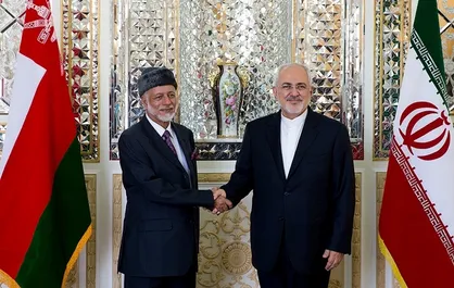 ظریف با وزیر امور خارجه عمان دیدار و گفتگو کرد
