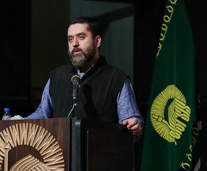سینماگر مطرح، خادم حرم رضوی شد + عکس