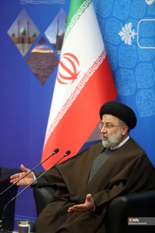 نشست خبری رئیس جمهور در قم