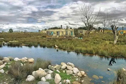 روستای آشوراده به سایت گردشگری متصل می&zwnj;شود/ &nbsp;انتقال مصالح برای بهسازی جاده