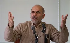 مومنی: ایران صحنه تاخت و تاز کالا‌های خارجی شده  / اشتغال غیررسمی در استان‌های مرزی بیش از ۷۰ درصد!
