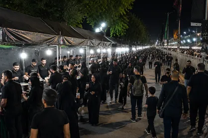 ارائه خدمات اسکان وپذیرایی دانشگاه آزاد قزوین به زائران مراسم تشییع رهبر شهید انقلاب