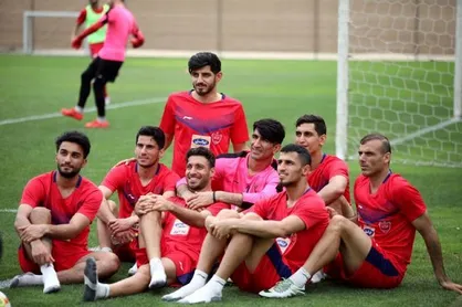 مخالفت بازیکنان پرسپولیس با کاهش رقم قرارداد / مگر پولی هم داده&zwnj;اند که قراردادمان را کم کنند؟!