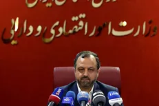 خاندوزی: کالابرگ الکترونیکی به‌صورت اختیاری از پایان اسفند اجرا می‌شود / یارانه نقدی حذف نمی‌شود / در وضعیت بحرانی قرار نداریم