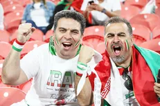 ۸۰ درصد از سکو‌های ورزشگاه آل مکتوم در اختیار ایرانی‌ها/ همه از برد تیم ملی می‌گویند