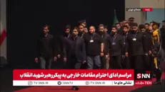 ادای احترام جمعی از دلداگان رهبر شهید انقلاب در خارج از کشور به پیکر مطهر ایشان