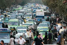 تصویر ترافیک تهران در روزنامه اول شهریور ۱۳۵۶