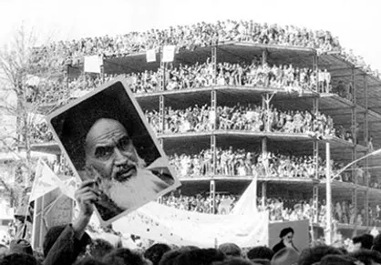 حمایت از جنبش&zwnj;های اسلامی بر پایه شعار &laquo;نه شرقی و نه غربی&raquo; اولویت&zwnj;های انقلاب بود