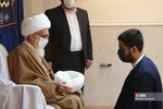 
ملبس شدن جمعی از طلاب به دست آیت الله نوری همدانی

