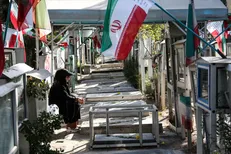 نگاه‌های مهندسى و دکوراتورى خسارات جبران ناپذیری به مزار شهدا زد/ گلزار شهدا مورد توجه پژوهشگران غربی است