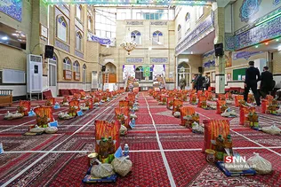 تهیه بسته مواد غذایی و جهیزیه در مسجد روحانی