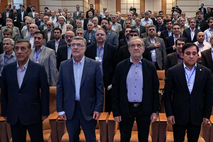 تجلیل پزشکیان از ۱۲ نام‌آور پزشکی ایران در آستانه روز پزشک