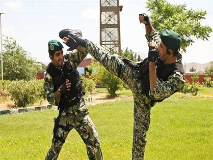 شنای دو انگشتی تکاور ارتش+ فیلم