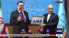 وزیر دادگستری ایران پس از تقدیم عکس فوری دونفره به چوچینکو: ما کارمان خیلی سریع است/ وزیر دادگستری روسیه: امیدوارم همه توافقات امروز به همین سرعت اجرایی شود