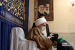 
ملبس شدن جمعی از طلاب به دست آیت الله نوری همدانی
