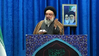 آیت‌الله خاتمی: اعتماد به خدا و اتکای به مردم ارکان مقابله با دشمن است/ تشکر از هیئت مذاکره‌کننده که در برابر زیاده‌خواهی دشمن میز مذاکره را ترک کردند