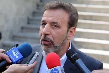 واعظی: سیاست دولت کاهش نرخ ارز است و این روند ادامه خواهد داشت