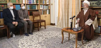 هشدار آیت‌الله مکارم شیرازی نسبت به آثار منفی استفاده نادرست از هوش مصنوعی در مدارس