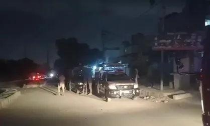 یک مرکز امنیتی در کراچی پاکستان هدف انفجار و تیراندازی قرار گرفت