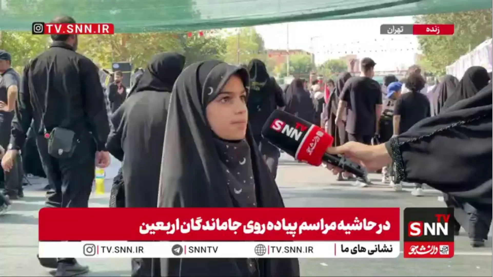 دختربچه‌ای که به نیابت از پسرعموی خود از شهدای ناو دنا در پیاده‌روی جاماندگان اربعین حاضر شده