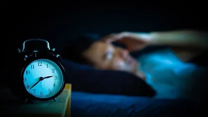 چگونه بر مشکل بی&zwnj;خوابی شبانه غلبه کنیم؟