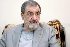 تصویری از دبیر شورای عالی امنیت ملی در لباس خادمی امام رضا علیه‌السلام