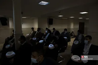 
ملبس شدن جمعی از طلاب به دست آیت الله نوری همدانی
