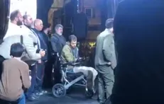 استقبال مردم از جانباز جنگی تحمیلی سوم حسین محمدی و موشک خرمشهر در میدان انقلاب