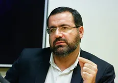 نصیری: تا فراهم شدن امکان پرداخت حمایت‌های کالایی صبر کنید/ یارانه نقدی نوعی رشوه است