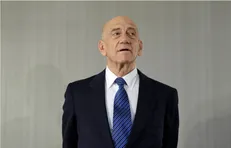 اذعان نخست وزیر سابق رژیم صهیونیستی: آنچه اسرائیل در غزه انجام می‌دهد، جنایت جنگی است