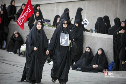 فریاد &laquo;لبیک یا خامنه&zwnj;ای، لبیک یا حسین است&raquo; در متروی انقلاب تهران + فیلم