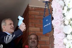 لحظه نواخته‌شدن زنگ آغاز سال تحصیلی جدید توسط رئیس جمهور + فیلم