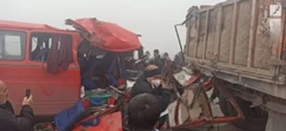 صحبت&zwnj;های دانش آموزان مصدوم در سانحه رانندگی صبح امروز در کرمانشاه. متاسفانه ۲ نفر از دانش&zwnj;آموزان دختر فوت و ۱۸ نفر دیگر مصدوم شدند
