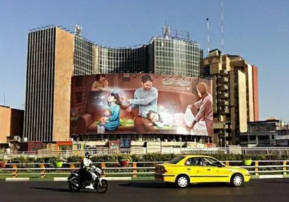 عکس| رونمایی از دیوارنگاره جدید میدان ولیعصر تهران