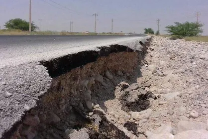 جاده&zwnj;های پر خطر قشم؛ نیازمند بازنگری جدی / اصلاح و استانداردسازی جاده&zwnj;های بوشهر
