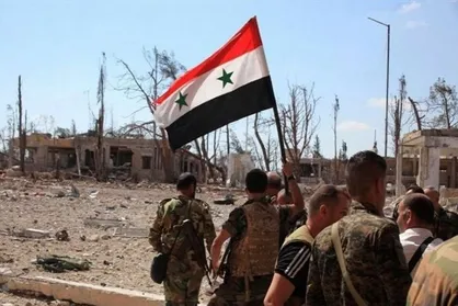 اهتزاز پرچم سوریه در جاده حلب- دمشق